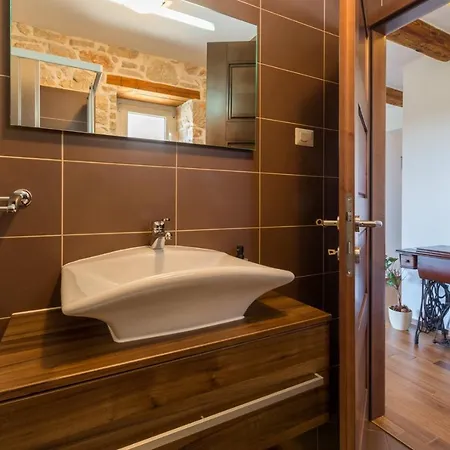 Vial Villa Labinci