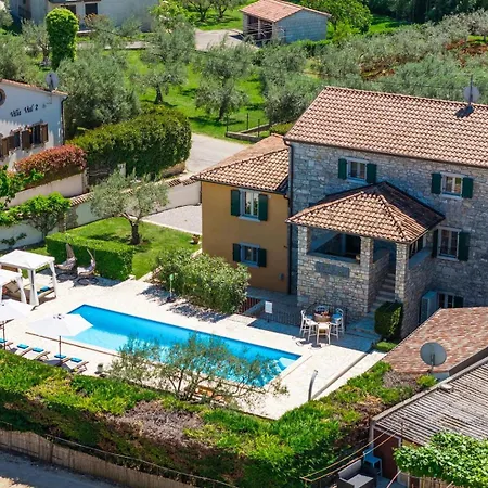 Vial Villa *