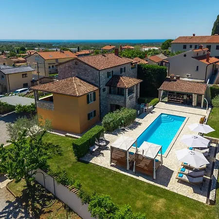 Vial Villa *